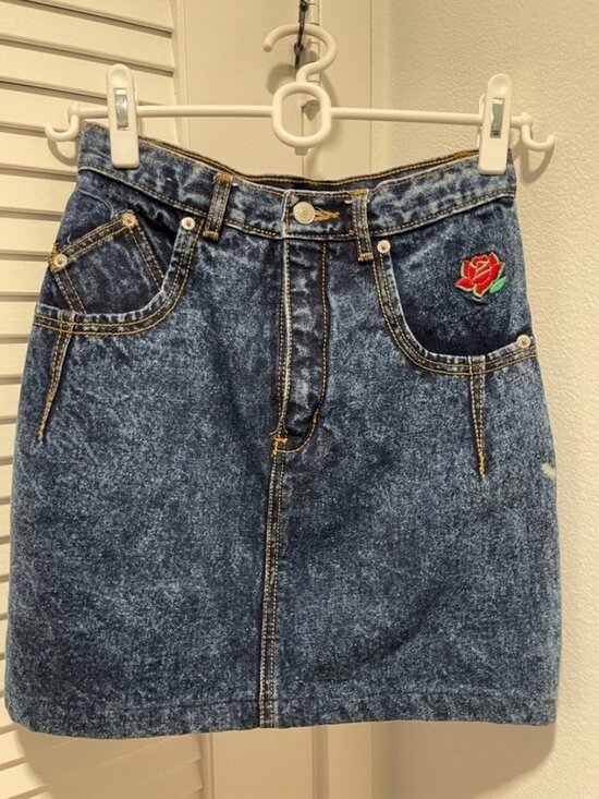 Dresses & Skirts - Mini Skirt Size 7/8💓
